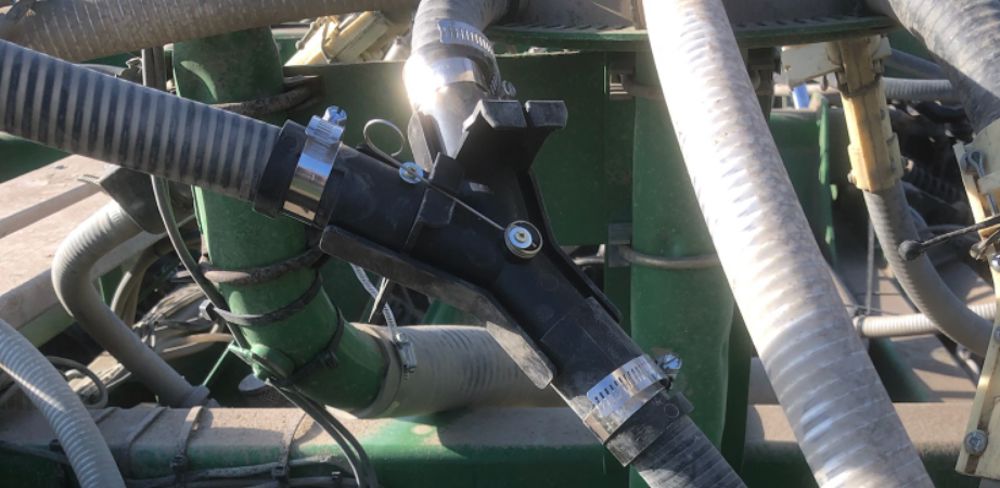 Les embouts Multi Crop Valve modifient le semoir pour réaliser du relay cropping.