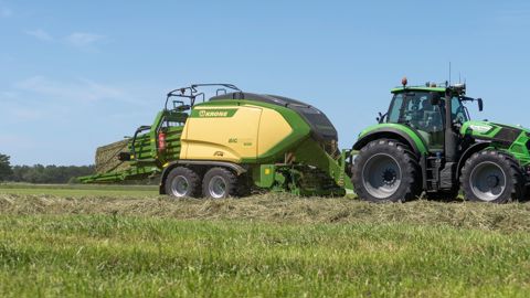 Krone adapte sa quantité d additif au poids de la balle et à son taux d humidité. Krone adapte sa quantité d additif au poids de la balle et à son taux d humidité.