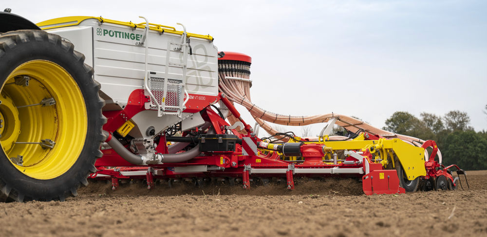 L'Aerosem VT 6000 DD de Pöttinger reprend les caractéristiques de la version de 5 mètres.