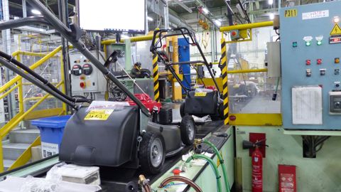L'usine de produits d'équipements du groupe Honda (HFM) est implantée à Ormes près d'Orléans depuis 1986. Le groupe l'accompagne dans son développement avec l'arrivée de nouvelles lignes de fabrication en tondeuses. L'usine de produits d'équipements du groupe Honda (HFM) est implantée à Ormes près d'Orléans depuis 1986. Le groupe l'accompagne dans son développement avec l'arrivée de nouvelles lignes de fabrication en tondeuses.