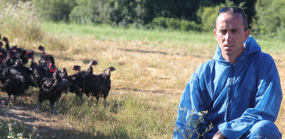 A l’issue d’un kilomètre et demi de natation, quarante de vélo et dix de course à pied, cet éleveur de volailles de Largeasse a remporté son pari.