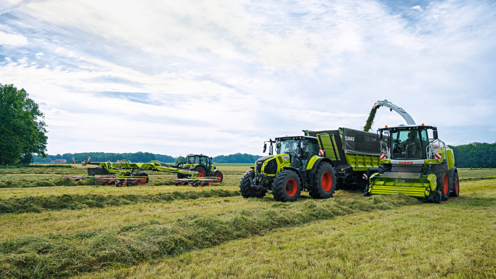 Claas Jaguar 900 : le pick-up s'adapte à la vitesse de l'ensileuse