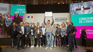 Remise àdu premier prix du concours de l’Inere à la classe de première bac pro du LPA d’Orthez dans le cadre du Salon international de l’agriculture le 28 février 2018. © Twitter/Notaires de France Remise àdu premier prix du concours de l’Inere à la classe de première bac pro du LPA d’Orthez dans le cadre du Salon international de l’agriculture le 28 février 2018. © Twitter/Notaires de France