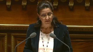Agnes Buzyn, le 7 mars 2018 en séance publique au Sénat pour l’examen de la proposition de loi sur la revalorisation des pensions de retraites agricoles. © Sénat Agnes Buzyn, le 7 mars 2018 en séance publique au Sénat pour l’examen de la proposition de loi sur la revalorisation des pensions de retraites agricoles. © Sénat