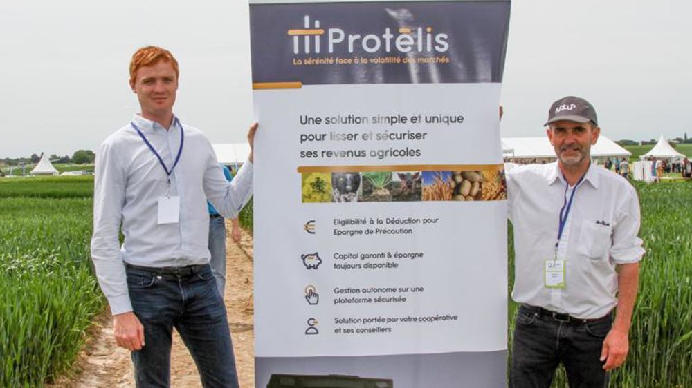 Les bonnes années, le site informe l’agriculteur de ses « droits à déduire », expliquaient Maxime Jouannin (à gauche) et Franck Roger, de la coopérative NatUp, lors des outdoor 2019, le 22 mai dernier. Le projet a obtenu le feu vert de l’Administration le mercredi 19 juin 2019 et le site a été mis en ligne le 21 juin. © A. Dufumier