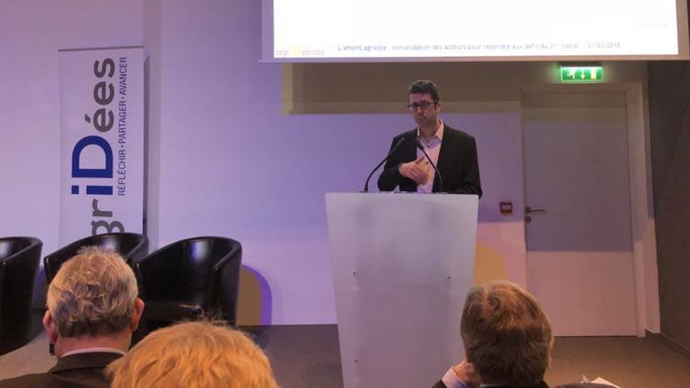 Nicolas Bouzou a présenté l’étude de son cabinet Asterès dans les locaux du think-tank agriDées, à Paris, le 21 mars. © A. Cardinaux/GFA