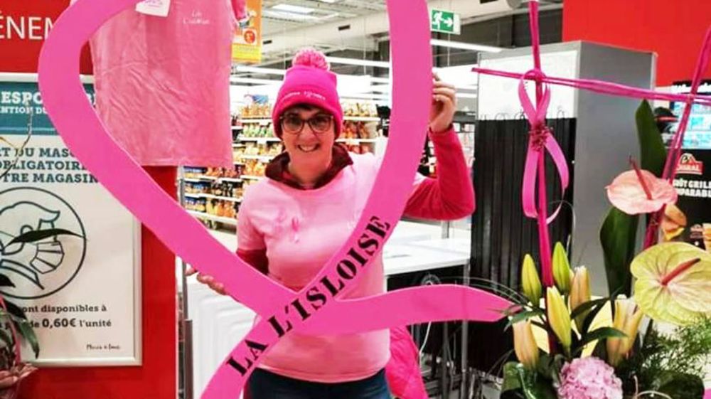 Dans le Doubs, Anna Boucard (en photo), agricultrice à Bournois, prend son bâton de pélerin pour parler de la prévention et du dépistage du cancer du sein. © A. Boucard