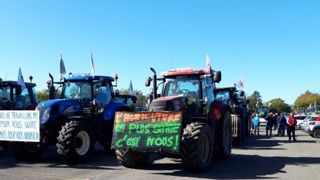 300 agriculteurs dont 150 avec leur tracteur, avaient fait le déplacement sur le site touristique du Val Joly. © FDSEA Nord 300 agriculteurs dont 150 avec leur tracteur, avaient fait le déplacement sur le site touristique du Val Joly. © FDSEA Nord