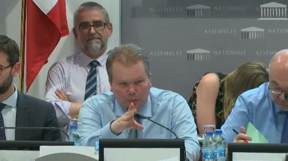 Jean-Baptiste Moreau (au centre), député de LREM, lors des débats à l’Assemblée nationale sur la loi sur l’alimentation le 19 avril 2018. © Assemblée nationale