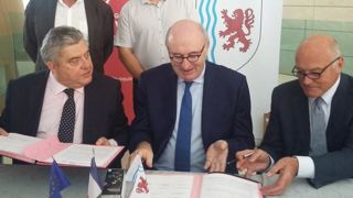 De gauche à droite : Pierre Dartout, préfet de la Région Nouvelle-Aquitaine, Phil Hogan, commissaire européen à l’Agriculture, et Alain Rousset, président de la Région Nouvelle-Aquitaine. © Rachid Belhadj/Twitter De gauche à droite : Pierre Dartout, préfet de la Région Nouvelle-Aquitaine, Phil Hogan, commissaire européen à l’Agriculture, et Alain Rousset, président de la Région Nouvelle-Aquitaine. © Rachid Belhadj/Twitter