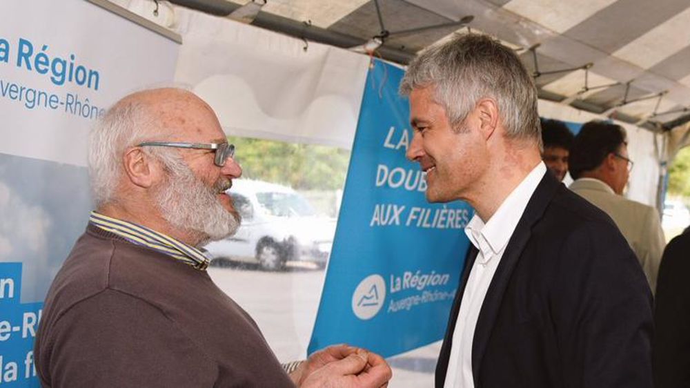 Laurent Wauquiez (à droite), lors de la visite le 7 mai 2018 des établissements Puygrenier à Montluçon (Allier). © Twitter / L. Wauquiez