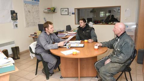 Exploitation laitière Gaec Noury à Ryes (Calvados) de Damien Lecuir le bureau sert de salle de réunion et de détente pour les salariés. réunion-pause café. © Cédric Faimali/GFA Exploitation laitière Gaec Noury à Ryes (Calvados) de Damien Lecuir le bureau sert de salle de réunion et de détente pour les salariés. réunion-pause café. © Cédric Faimali/GFA