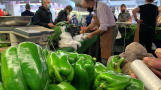 Le poivron fait partie des fruits et légumes dont les prix augmentent le plus, selon les relevés de l’association Familles rurales. © Cédric Faimali/GFA Le poivron fait partie des fruits et légumes dont les prix augmentent le plus, selon les relevés de l’association Familles rurales. © Cédric Faimali/GFA