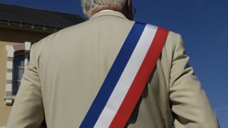 Les maires des 18 380 communes de moins de 500 habitants sont rétribués à hauteur maximale de 7,4 euros bruts par heure. © P. Gleizes Les maires des 18 380 communes de moins de 500 habitants sont rétribués à hauteur maximale de 7,4 euros bruts par heure. © P. Gleizes
