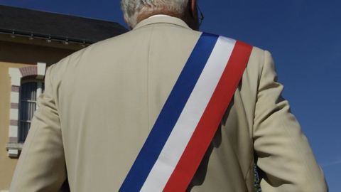 Les maires des 18 380 communes de moins de 500 habitants sont rétribués à hauteur maximale de 7,4 euros bruts par heure. © P. Gleizes Les maires des 18 380 communes de moins de 500 habitants sont rétribués à hauteur maximale de 7,4 euros bruts par heure. © P. Gleizes