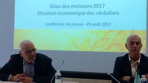 Philippe Pinta, président de l’AGPB (à gauche), demande aux pouvoirs publics de « remettre en place, dans certains départements des cellules de crise comme en 2016 (à droite, François Jacques, secrétaire général d’Arvalis). © I. Escoffier/GFA Philippe Pinta, président de l’AGPB (à gauche), demande aux pouvoirs publics de « remettre en place, dans certains départements des cellules de crise comme en 2016 (à droite, François Jacques, secrétaire général d’Arvalis). © I. Escoffier/GFA