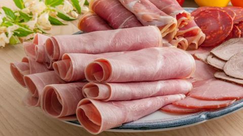 Selon Foodwatch, Yuka et la Ligue contre le cancer, les nitrites utilisés dans la charcuterie peuvent entraîner la formation de composés cancérogènes. © Agnès Massiot/GFA Selon Foodwatch, Yuka et la Ligue contre le cancer, les nitrites utilisés dans la charcuterie peuvent entraîner la formation de composés cancérogènes. © Agnès Massiot/GFA