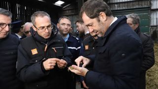 Christophe Castaner, le 13 décembre 2019, à Saint-Pabu, dans le Finistère. © Twitter @CCastaner Christophe Castaner, le 13 décembre 2019, à Saint-Pabu, dans le Finistère. © Twitter @CCastaner