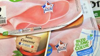 « Nous devons aujourd’hui relancer cette dynamique, en mettant en avant le logo Le Porc français, qui se valorise bien auprès des consommateurs », plaide Philippe Lecornue, président de Porc Armor. © Cédric Faimali/GFA « Nous devons aujourd’hui relancer cette dynamique, en mettant en avant le logo Le Porc français, qui se valorise bien auprès des consommateurs », plaide Philippe Lecornue, président de Porc Armor. © Cédric Faimali/GFA