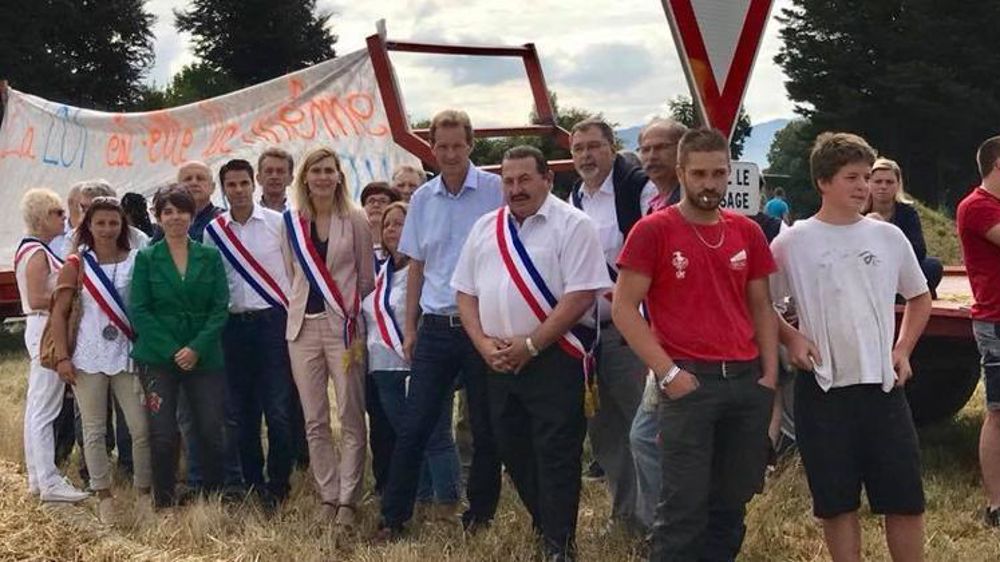 Manifestation d’agriculteurs et d’élus à Sillingy (Haute-Savoie), le 21 juillet.  Photo JA Haute-Savoie