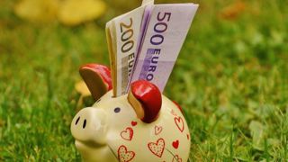 Une bourse de 1 000 € peut être versée aux étudiants entrant en master dans une région différente de celle où ils ont obtenu leur licence. Une bourse de 1 000 € peut être versée aux étudiants entrant en master dans une région différente de celle où ils ont obtenu leur licence.
