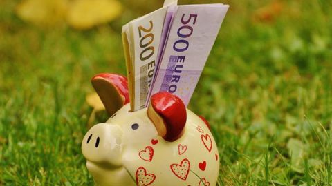 Une bourse de 1 000 € peut être versée aux étudiants entrant en master dans une région différente de celle où ils ont obtenu leur licence. Une bourse de 1 000 € peut être versée aux étudiants entrant en master dans une région différente de celle où ils ont obtenu leur licence.