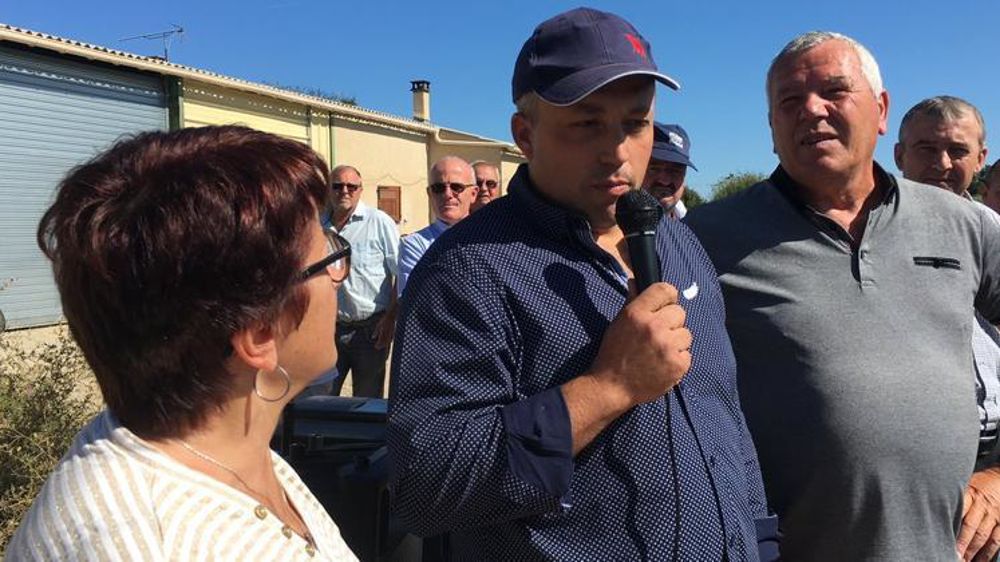 Pour Julien Giraud, installé à Valensole, dans les Alpes-de-Haute-Provence, les attaques de loup sont invivables. Il ne sait plus quoi faire. L’installation d’une double clôture n’a rien changé. « Il faut que l’État prenne conscience de la situation ». @Twitter FNSEA