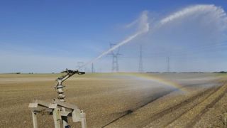 Les dépenses d’énergies nécessaires au fonctionnement des pompes hydrauliques pour l’irrigation représenteraient une part de plus en plus considérable du budget des ASA. © C. Faimali/GFA Les dépenses d’énergies nécessaires au fonctionnement des pompes hydrauliques pour l’irrigation représenteraient une part de plus en plus considérable du budget des ASA. © C. Faimali/GFA