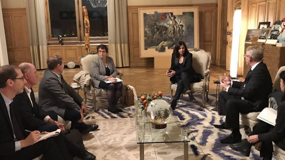 Christiane Lambert, présidente de la FNSEA, accompagnée de Christophe Hillairet, président de la chambre d’agriculture de l’Île-de-France, et Damien Greffin, président de la FRSEA, ont rencontré la maire de Paris, Anne Hidalgo. © Twitter Christiane Lambert