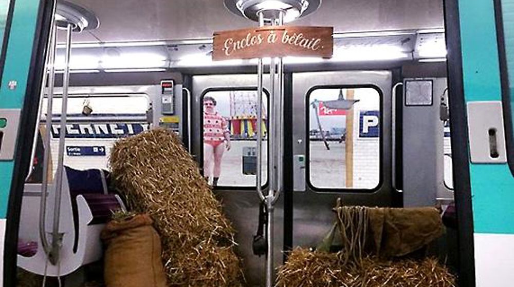 Une rame de la ligne 13 transformée en enclos à bétail © DR