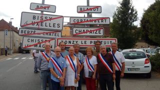 Jean-Luc Delpeuch, président de la communauté de communes du Clunisois, annonce sur son compte Twitter que le lundi 14 janvier à 14 heures, lors d’une conférence de presse à la mairie de Berzé-le-Châtel, « les maires de Berzé, Bray et Cortambert ainsi que le président de la communauté de communes du Clunisois signeront leurs démissions, contre l’exclusion des ICHN de leurs éleveurs ». Photo : Twitter @JeanLucDelpeuch Jean-Luc Delpeuch, président de la communauté de communes du Clunisois, annonce sur son compte Twitter que le lundi 14 janvier à 14 heures, lors d’une conférence de presse à la mairie de Berzé-le-Châtel, « les maires de Berzé, Bray et Cortambert ainsi que le président de la communauté de communes du Clunisois signeront leurs démissions, contre l’exclusion des ICHN de leurs éleveurs ». Photo : Twitter @JeanLucDelpeuch