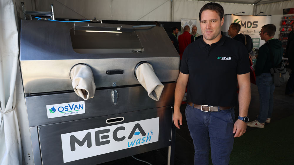 Représentée par son directeur, Simon Van Heuverswyn, la société OsVan a dévoilé cette station de nettoyage en avant-première lors de Salonvert en septembre 2022.