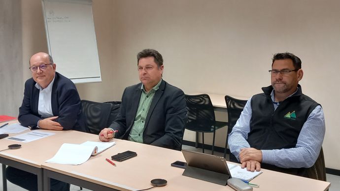 Jean de Balathier, directeur (à g.), Patrice Dumas, président, et Yannick Dumont, vice-président de La Coopération agricole Auvergne-Rhône-Alpes, lors du point presse organisé le 25 novembre, à Lyon.