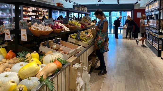 Le nouveau magasin Marché Occitan d’Arterris a ouvert ses portes, le 5 octobre au matin, au centre-ville de Tournefeuille, avec une belle mise en avant de ses 20 m linéaires de fruits et légumes. © ARTERRIS