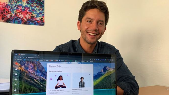 Théo Pascard, cofondateur de la start-up Meeriad, présente son outil digital pouvant proposer un parcours personnalisé aux salariés d’une entreprise. © H. LAURANDEL