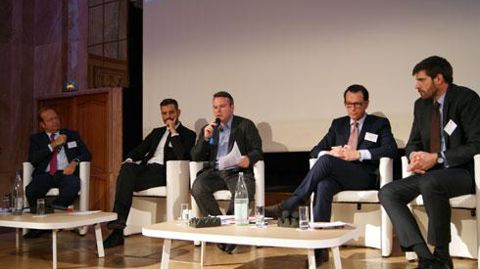 De gauche à droite, Frédéric Rostand (Sodiaal), Aurélien Ferrand (Messis Finances), David Barroux (Les Echos), Philippe Chapuis (Crédit Agricole) et Erwan Colder (Associé PwC) à l'une des tables rondes de cette journée. © H. LAURANDEL De gauche à droite, Frédéric Rostand (Sodiaal), Aurélien Ferrand (Messis Finances), David Barroux (Les Echos), Philippe Chapuis (Crédit Agricole) et Erwan Colder (Associé PwC) à l'une des tables rondes de cette journée. © H. LAURANDEL