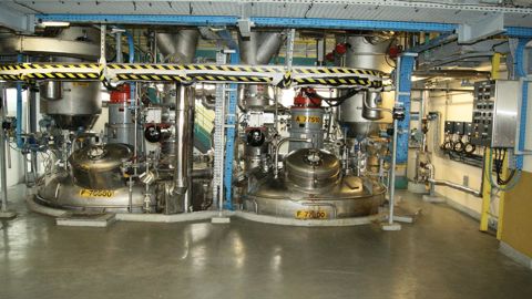 Chez BASF, à Saint-Aubin-lès-Elbeuf, le fipronil est synthétisé dans des cuves de 12 m3. Chez BASF, à Saint-Aubin-lès-Elbeuf, le fipronil est synthétisé dans des cuves de 12 m3.