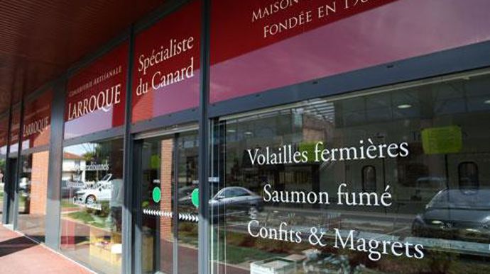 Avec l'acquisition de la conserverie Larroque qui réalise 4,5 millions d'euros de chiffre d'affaires, Arterris se dote aussi de trois boutiques à Toulouse et Montauban. Avec l'acquisition de la conserverie Larroque qui réalise 4,5 millions d'euros de chiffre d'affaires, Arterris se dote aussi de trois boutiques à Toulouse et Montauban.