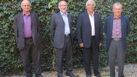 De gauche à droite, François Haquin, Jack Massé, Gérard Eyriès et Yves Clément, membres de l'association Résonnances, expliquent : « L'agriculture passionne les français, mais les questionne aussi. » © M. COISNE De gauche à droite, François Haquin, Jack Massé, Gérard Eyriès et Yves Clément, membres de l'association Résonnances, expliquent : « L'agriculture passionne les français, mais les questionne aussi. » © M. COISNE