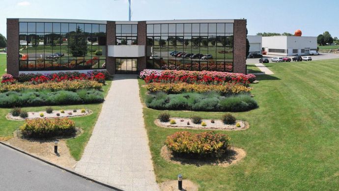 En regroupant ses activités  semences de betteraves et de maïs, KWS se hisse parmi les quatre premières entreprises  sur le marché français. Ici, le siège de l'activité betteraves à Roye (Somme).