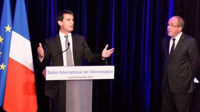 « La filière agroalimentaire est primordiale pour notre pays et occupe une place à part pour le gouvernement », insiste Manuel Valls venu saluer la création du pôle agroalimentaire de Coop de France présidé par Philippe Mangin. © A. GOULARD/COOP DE FRANCE « La filière agroalimentaire est primordiale pour notre pays et occupe une place à part pour le gouvernement », insiste Manuel Valls venu saluer la création du pôle agroalimentaire de Coop de France présidé par Philippe Mangin. © A. GOULARD/COO