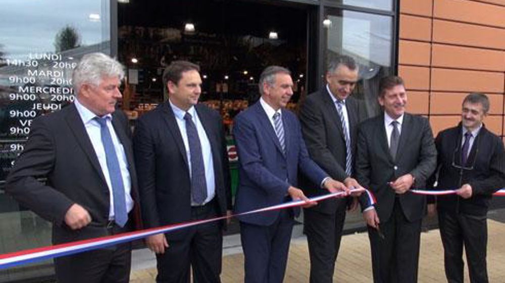 Yves Bioulac, DG d'Unicor (à gauche), Jehan Tanguy, directeur de la distribution rurale, Jean-Claude Luche, sénateur de l'Aveyron, Jean-Claude Virenque, président d'Unicor, Philippe Rouleau, maire d'Herblay, Michel Combettes, directeur des Halles de l'Aveyron d'Herblay. © T. DHELIN/GFA Yves Bioulac, DG d'Unicor (à gauche), Jehan Tanguy, directeur de la distribution rurale, Jean-Claude Luche, sénateur de l'Aveyron, Jean-Claude Virenque, président d'Unicor, Philippe Rouleau, maire d'Herblay, Miche