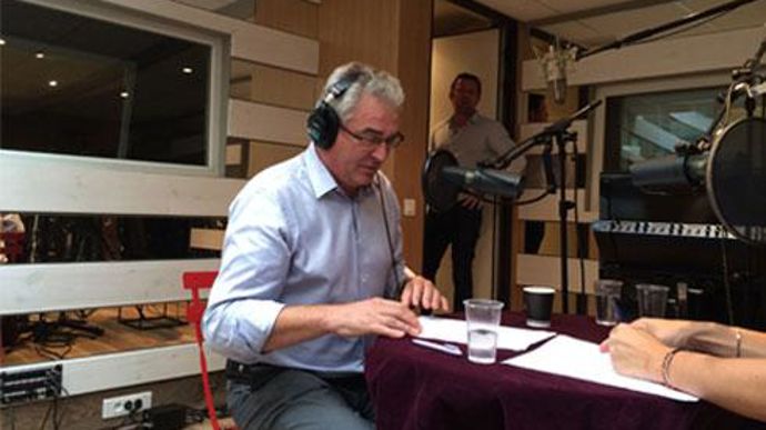 Pascal Prot, le président de Vivescia, a prêté sa voix, avec neuf autres professionnels, pour l'enregistrement des dix chroniques radio du second round de la campagne de communication de la coopération agricole. Pascal Prot, le président de Vivescia, a prêté sa voix, avec neuf autres professionnels, pour l'enregistrement des dix chroniques radio du second round de la campagne de communication de la coopération agricole.