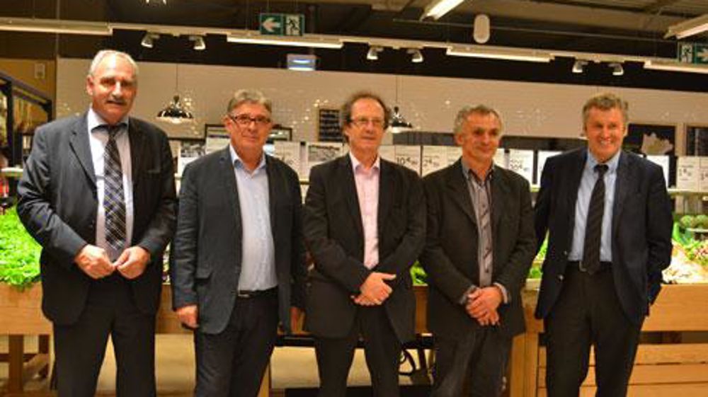 Jean-François Renoux, président d'Arterris (à gauche), Gérard Pargade, vice-président de Vivadour, Jean-Claude Peyrecave, président de Val de Gascogne, Pierre Lafragette, président de Fermes de Figeac, et Thierry Blandinières, directeur général de l'union InVivo, lors de l'inauguration le 30 octobre. © F. JACQUEMOUD Jean-François Renoux, président d'Arterris (à gauche), Gérard Pargade, vice-président de Vivadour, Jean-Claude Peyrecave, président de Val de Gascogne, Pierre Lafragette, président de Fermes de Figeac, et Thierry Blandinières, directeur général de l'union InVivo, lors de l'inauguration le 30 octobre. © F. JACQUEMOUD
