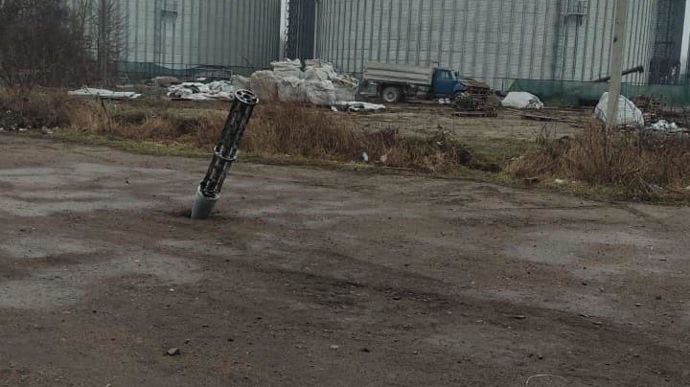 Silos appartenant à la Baryshivska Grain Company (Grain Alliance), atteints par une roquette russe dans la région de Chernihiv, au nord de Kiev. Baryshivska Grain Company LLC