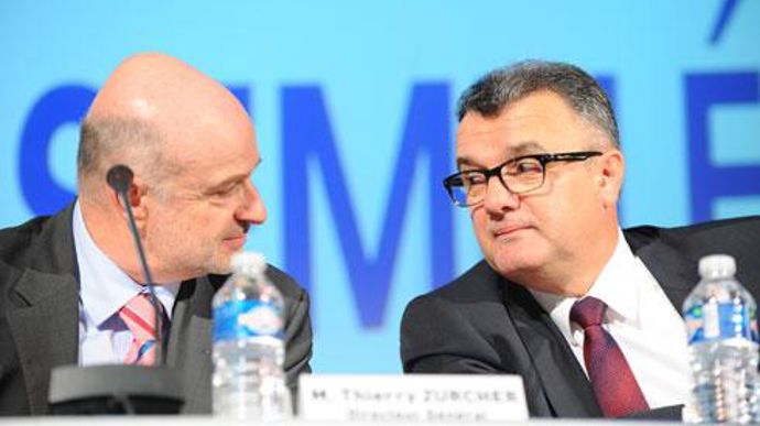 Thierry Zurcher, le nouveau directeur général du groupe Maïsadour (à gauche), aux côtés du président Michel Prugue, ont annoncé un chiffre d'affaires 2013-2014 de 1,55 milliard d'euros, malgré les difficultés rencontrées, notamment en Ukraine. © STUDIO ERNEST Thierry Zurcher, le nouveau directeur général du groupe Maïsadour (à gauche), aux côtés du président Michel Prugue, ont annoncé un chiffre d'affaires 2013-2014 de 1,55 milliard d'euros, malgré les difficultés rencontrées, notamment en Ukrai