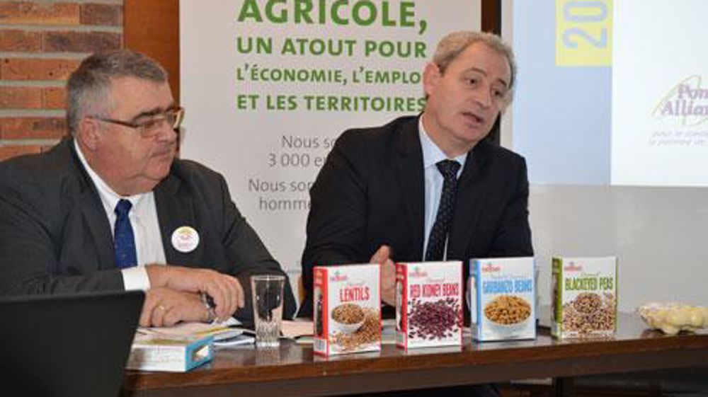 Le 5 décembre, Jean-Jacques Prévost, président du groupe Cap Seine (à gauche), et Patrick Aps, directeur général, ont présenté à la presse les nouveaux produits Lunor destinés au marché américain : « Nous réalisons déjà 20 % du chiffre d'affaires à l'export. » © J.-C. BALLANDONNE Le 5 décembre, Jean-Jacques Prévost, président du groupe Cap Seine (à gauche), et Patrick Aps, directeur général, ont présenté à la presse les nouveaux produits Lunor destinés au marché américain : « Nous réalisons déjà