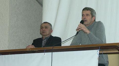 François Léger (à droite), enseignant-chercheur à Agro-Tech-Paris-Inra, est intervenu lors de l'AG de Fermes de Figeac, sur le thème « Coopératives de production », aux côtés de Pierre Lafragette, le président de la coopérative. François Léger (à droite), enseignant-chercheur à Agro-Tech-Paris-Inra, est intervenu lors de l'AG de Fermes de Figeac, sur le thème « Coopératives de production », aux côtés de Pierre Lafragette, le président de la coopérative.