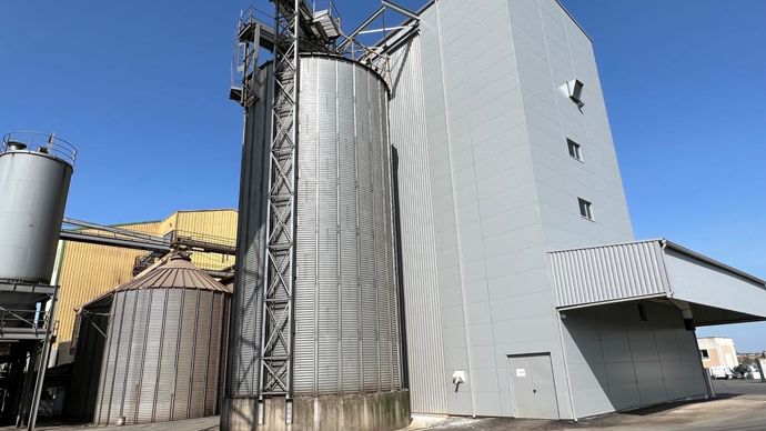 Le plan de relance et le plan protéique ont soutenu des investissements en nutrition animale, comme ici la nouvelle ligne de production chez Valorex, inaugurée en mars 2022.
