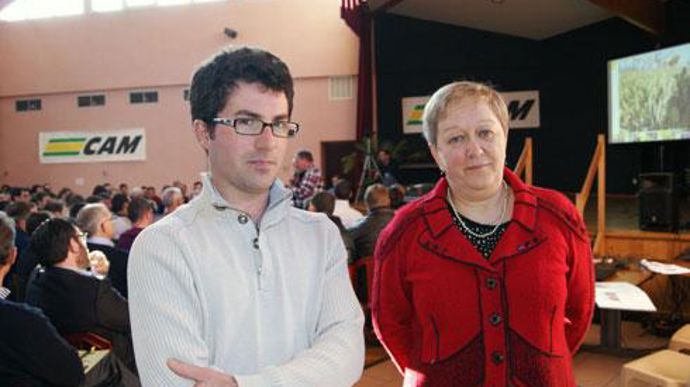 Guillaume Migault, responsable service coopérateurs et Mariannick Jagline, animatrice du comité Cam Avenir, ont innové avec une journée dédiée aux jeunes et futurs installés. © H. LAURANDEL Guillaume Migault, responsable service coopérateurs et Mariannick Jagline, animatrice du comité Cam Avenir, ont innové avec une journée dédiée aux jeunes et futurs installés. © H. LAURANDEL